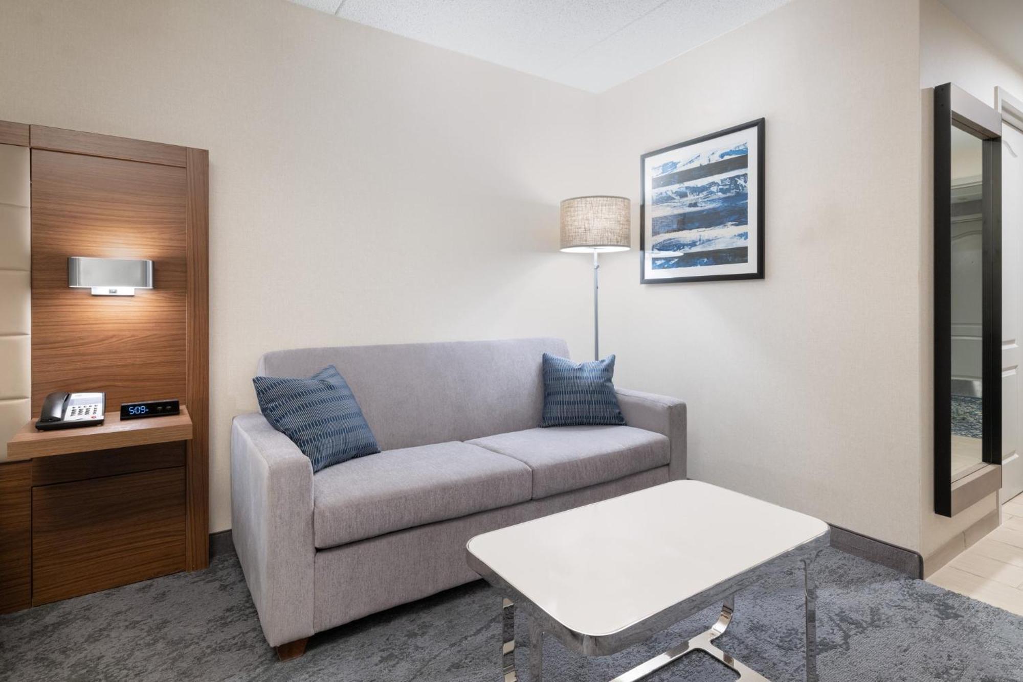 Holiday Inn Express & Suites Boston - Cambridge By Ihg Exterior photo